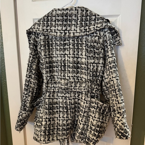 Dollhouse Tweed Peacoat Style - Picture 3 of 6